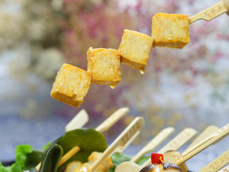 おでんの単品（イモさつま揚げ）